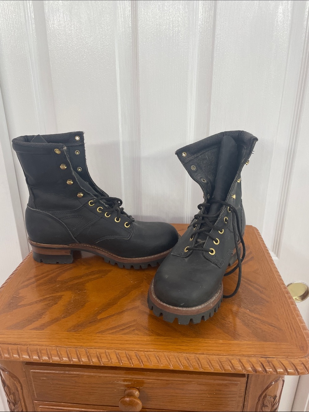 Vibram Black Lace-Up Women's Rugged Boots with Brown Lug Sole